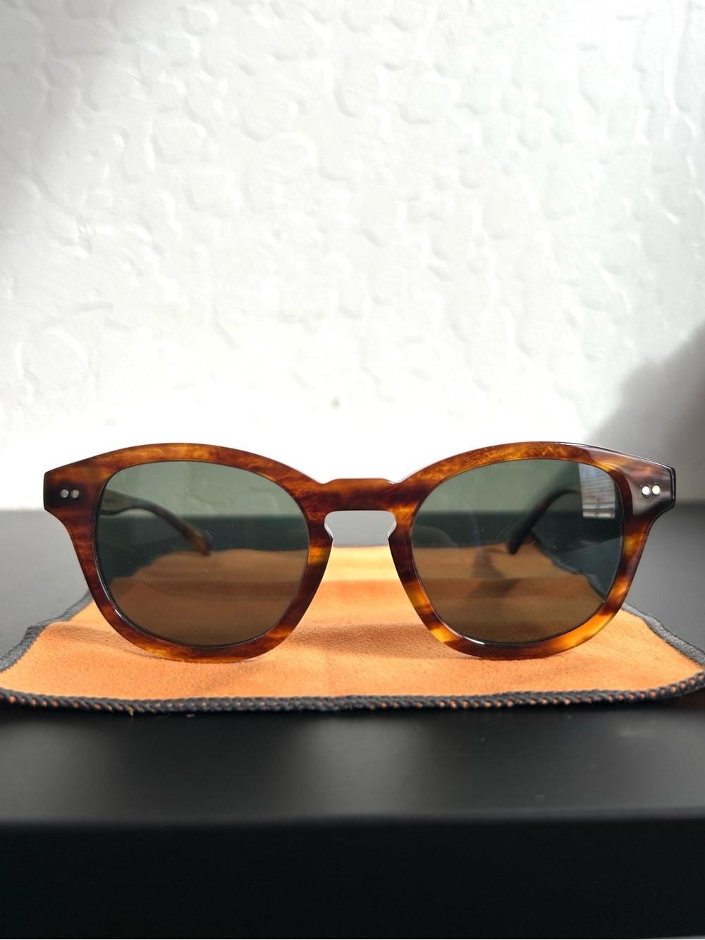 Arbor Eyewear Classic Unisex Warm Amber Sunglasses with Vintage Green Lenses - Picture 2 of 8
